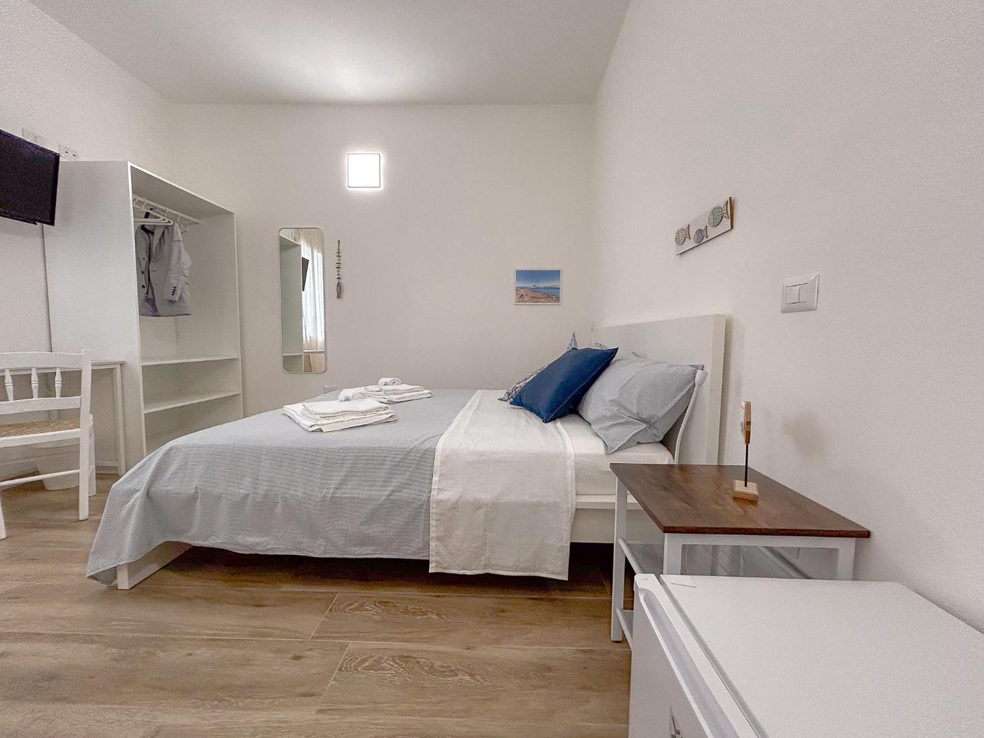 La Marina - Rooms In Стинтино Экстерьер фото