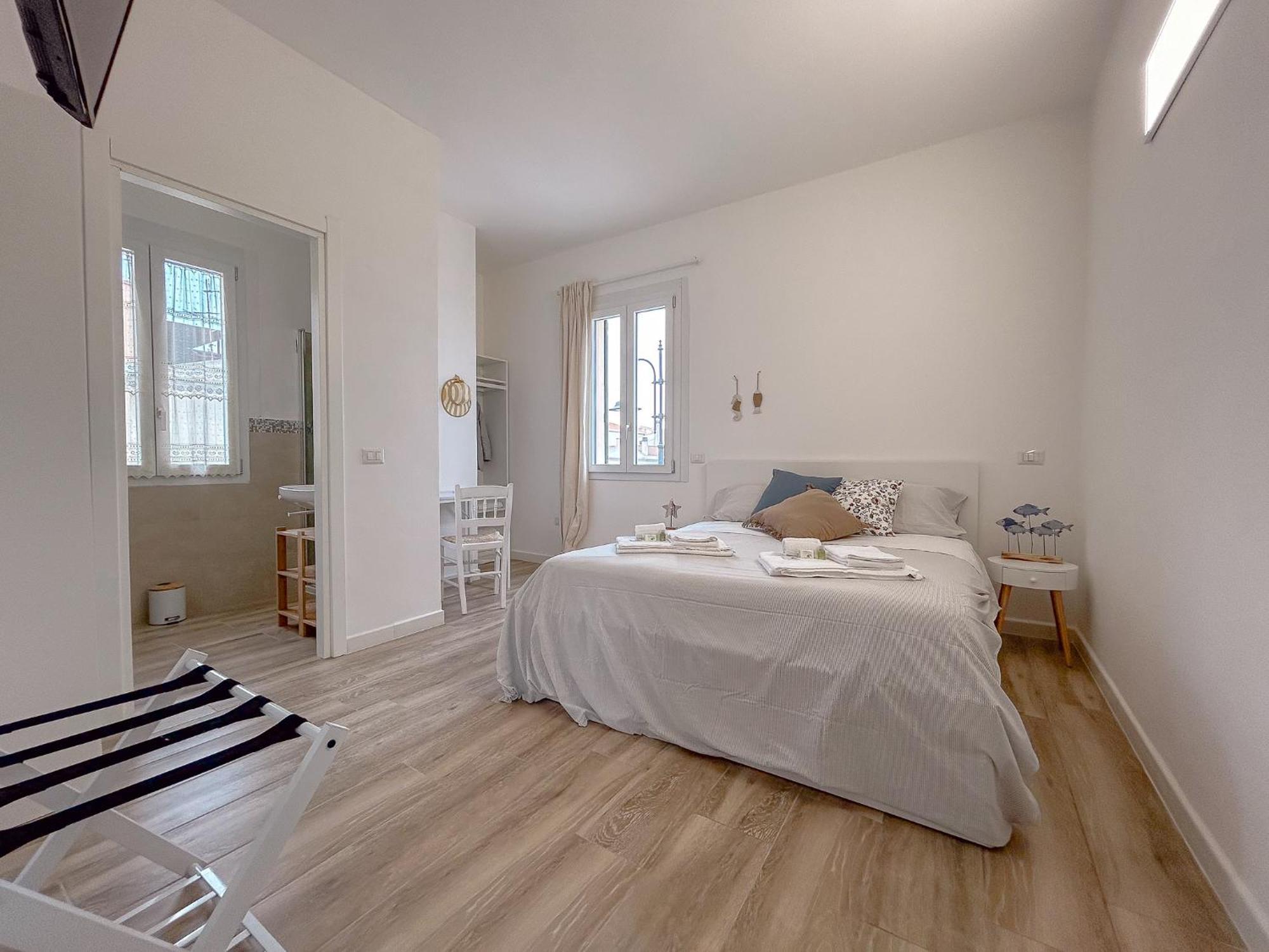 La Marina - Rooms In Стинтино Экстерьер фото