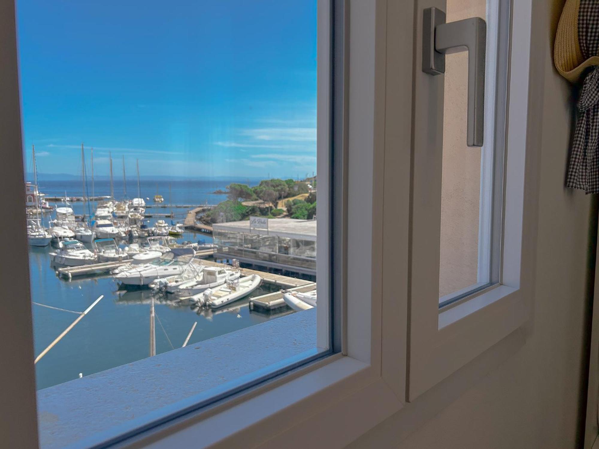 La Marina - Rooms In Стинтино Экстерьер фото