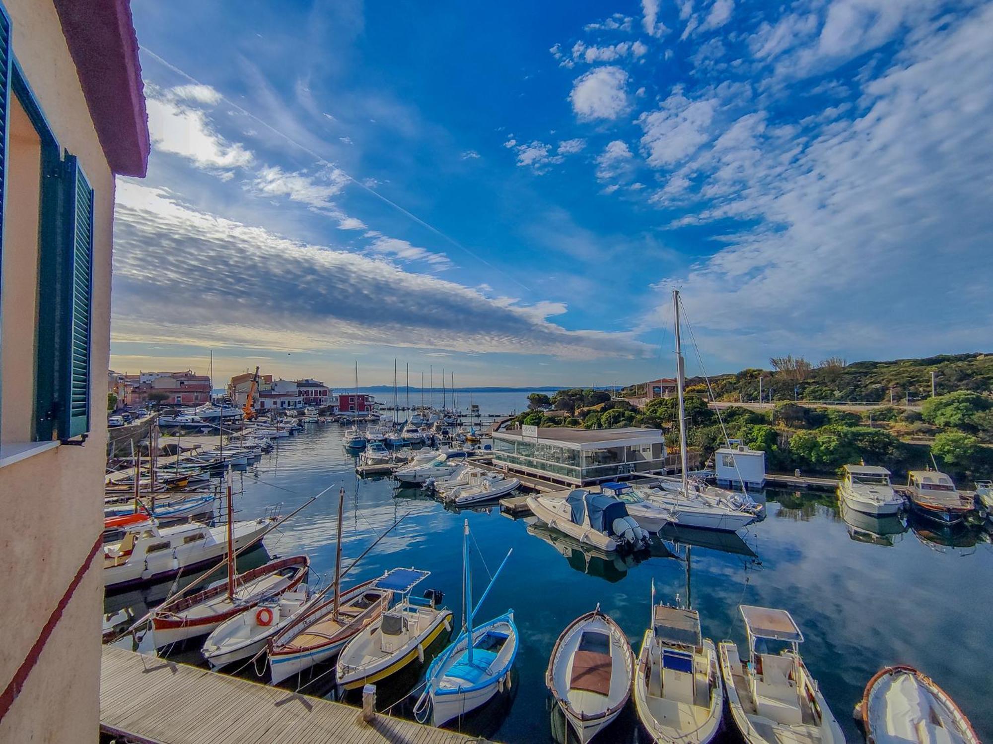 La Marina - Rooms In Стинтино Экстерьер фото