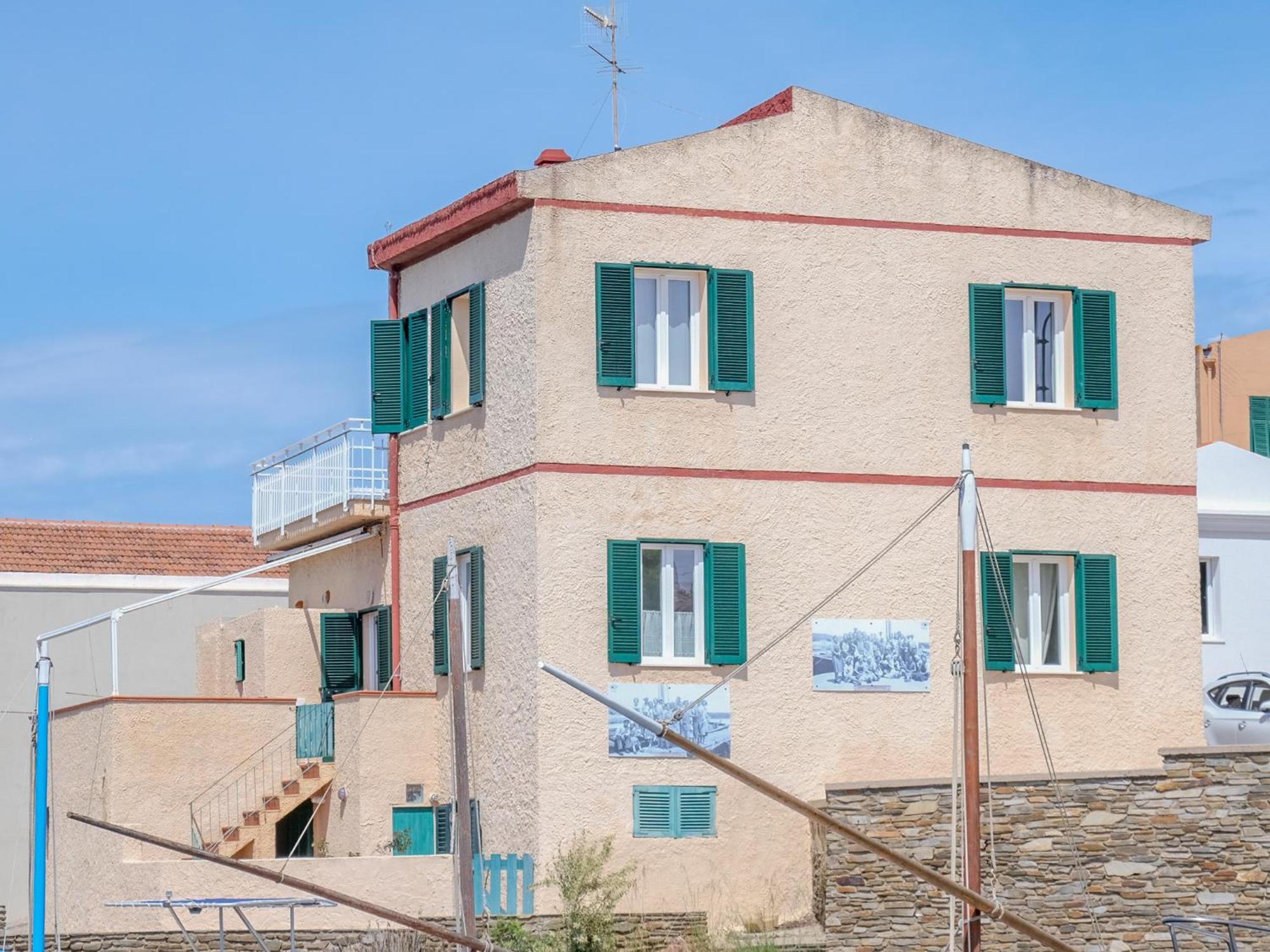 La Marina - Rooms In Стинтино Экстерьер фото