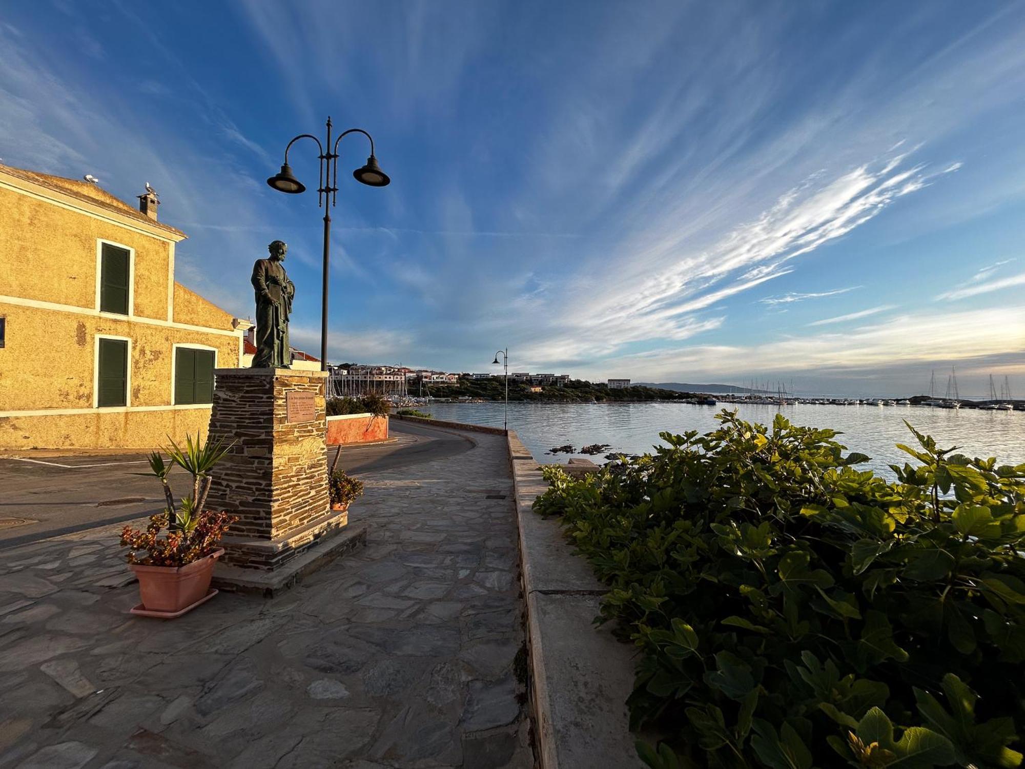 La Marina - Rooms In Стинтино Экстерьер фото