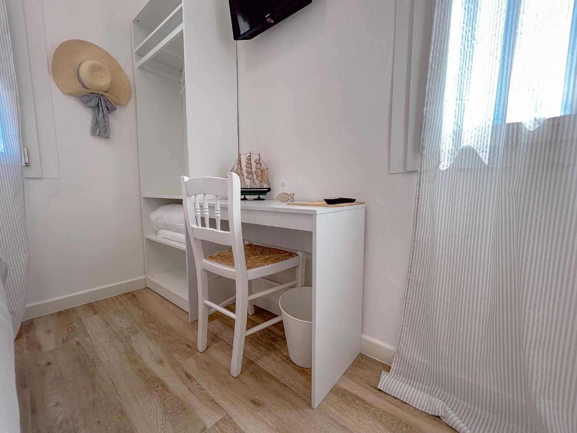 La Marina - Rooms In Стинтино Экстерьер фото
