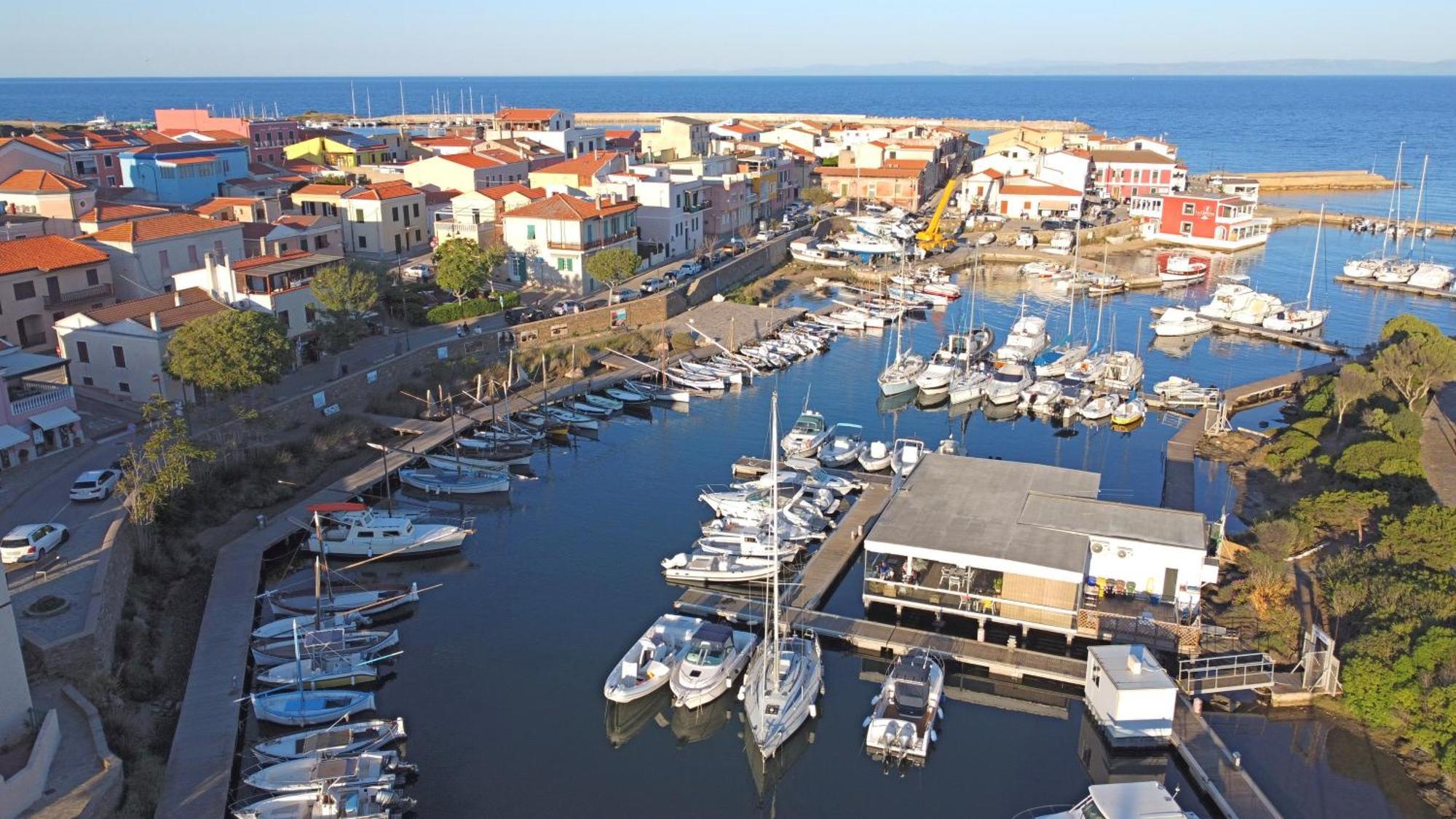 La Marina - Rooms In Стинтино Экстерьер фото